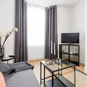 Excel Serviced Apartments: Central Convenience