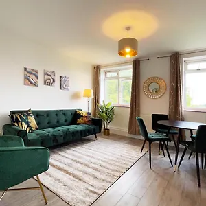 Sophie Place In Vauxhall - 3 Double Beds, 1 Sofa Bed, Spacious Apartment *
