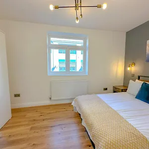 Апартаменты Parkway Residences *