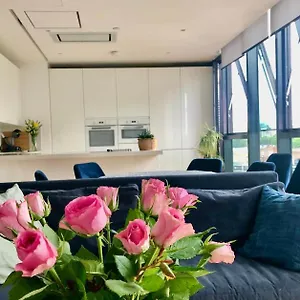 Luxury 2 Bedroom 20 Min From