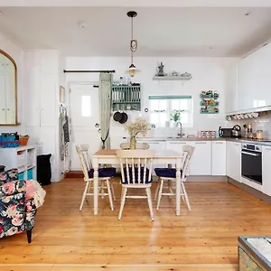 Veeve - Harmonious Hideaway London