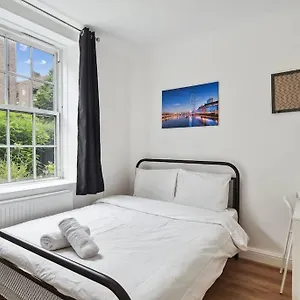 Aplacetostay Apartment, Waterloo * Лондон
