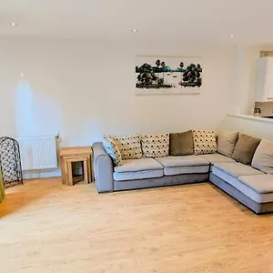 3 Bedroom House In Camberwell London