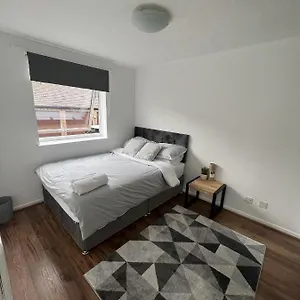 Canary Wharf Haven - Spacious & Homely Entire 1 Bedroom Flat Appartement Londen