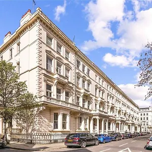 Amazing Flat Near South Kensington - 2 To 3 Bedrooms *