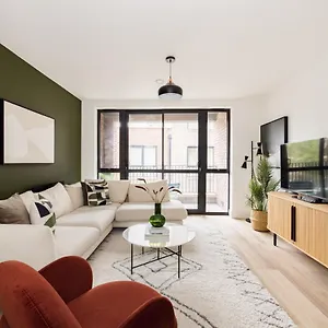 The Wembley Hideout - Stylish 2bdr Flat With Balcony