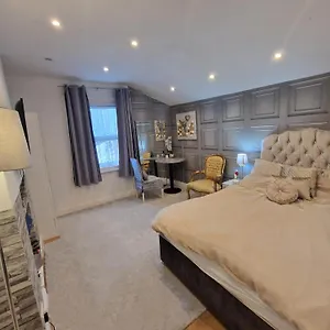 Cosy In Fulham Apartment