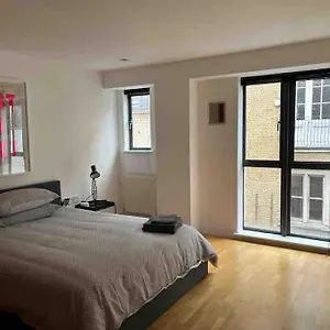 1 Bed Flat With View Of Vibrant Hoxton Square * Лондон