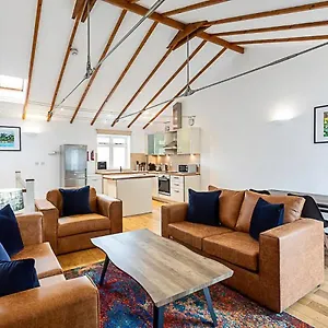 Holiday home Light And Airy Upside Down House In Hackney *
