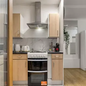Apartment Cosy 2br Retreat Near Paddington Station