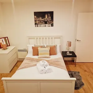 Deluxe 2-bed Near Shoreditch