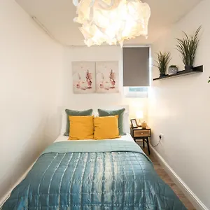 Me3 Cute Central Flat-2bdr-next To Queens Marry Hospital Apartment