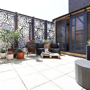 Designer In The Heart Of Shoreditch Apartment London