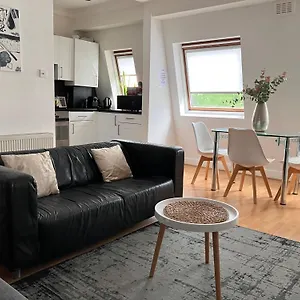 Apartment Spacious West - Great Location *