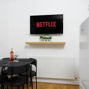 Cozy 2-bed Garden Flat, Wembley London