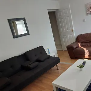 5 Bedroom House In Romford Holiday home Harold Wood