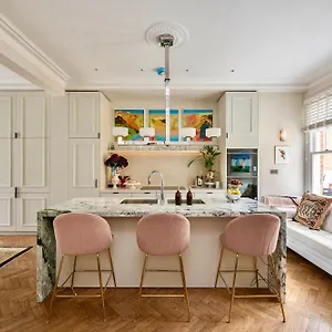 Beautiful 4-bed House Next To Battersea Park