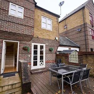 The Garden Loft Apartment London