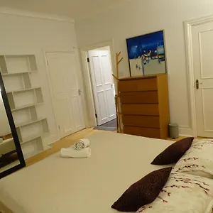 Large En-suite Hyde Park Homestay London