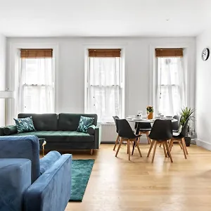 London- Sleeps 8 - 65sq Meters * London