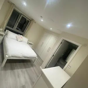 156 Holloway *