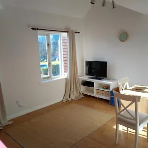 Apartment 2-bedroom Split-level Flat With Character