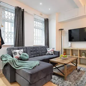 *-* Beautiful Townhouse In *-* Holiday home London