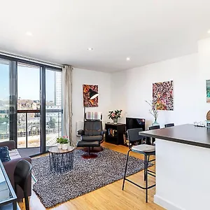 Apartment Bright Camden Retreat With Balcony