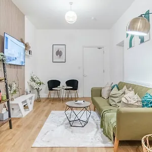 Charming London Flat Near Wembley Parks & Garden Apartment *