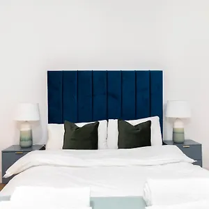 Modern Near Tube Fast To Apartment *