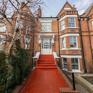 Victorian Beauty With Private Toilet And Shower Near Tube Station