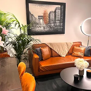2 Bed In Oxford Street Apartment London