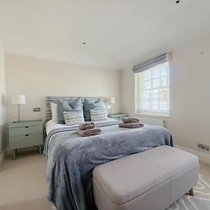 Stylish 3-bedroom Terrace House Near Earls Court Villa *