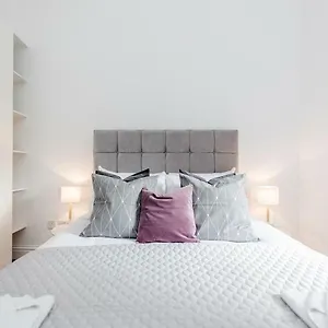 White Piccadilly Luxury Flat Апартаменты *