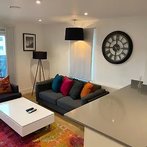 Prestige 2 Bed Balcony Apartment Abbey Wood