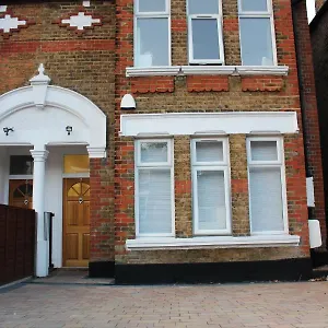 Homestay Blythe Park House *