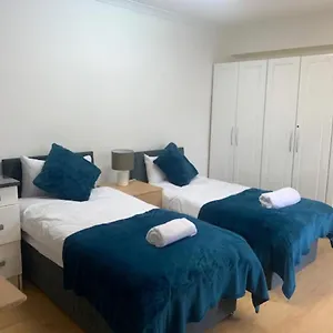 Beautiful With Free Parking * Ilford