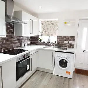 Trendy, Modern Garden Posh Peckham *