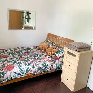 In Stratford With Private Bathroom And Parking Homestay *