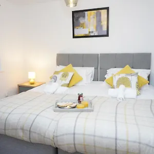 2bedrm-4guests-parking-nearstation Apartment London