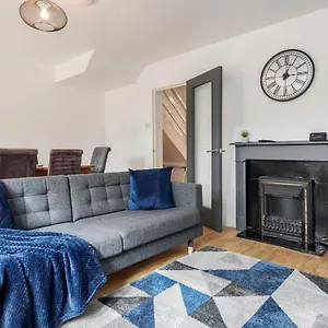Carlile House - 5 Bedroom, Sleeps 8, Free Parking, 2 Bathrooms By Damask Homes Holiday home London