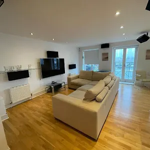 Laconic & Modern Close To Canary Wharf London