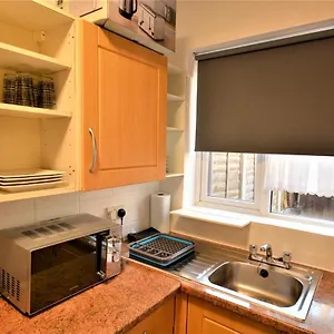 Lovely 3 Bedroom House Near Barking Station