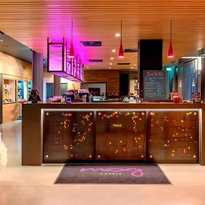 Moxy Excel Hotel London