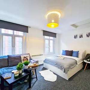 Spacious With Sofa Homestay London