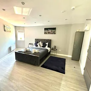 Guest house Heathrow Stays -