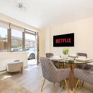 Apartment Prime Luxury, Heathrow, Freeparking, Wifi, Netflix *