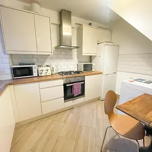 Flat 4, Kingsbury House *