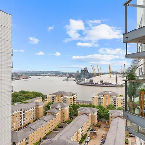 Lovely & Cosy 2 Beds Skyline View Apartment