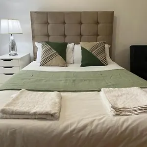 Ensuite With Kitchen Ext Large With Balcony In Zone 2 *